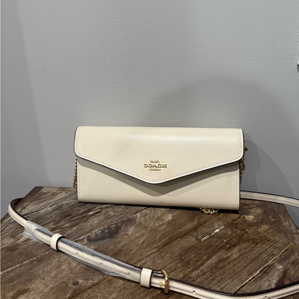 Klare Wallet With Chain